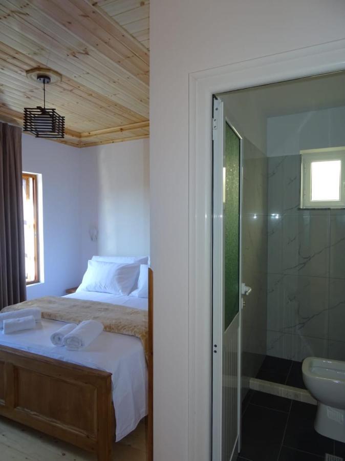 Guesthouse Riverside Берат Екстер'єр фото