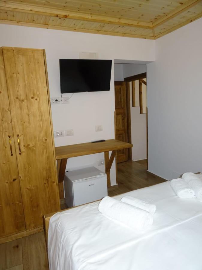 Guesthouse Riverside Берат Екстер'єр фото