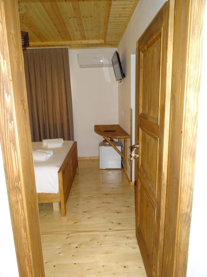 Guesthouse Riverside Берат Екстер'єр фото