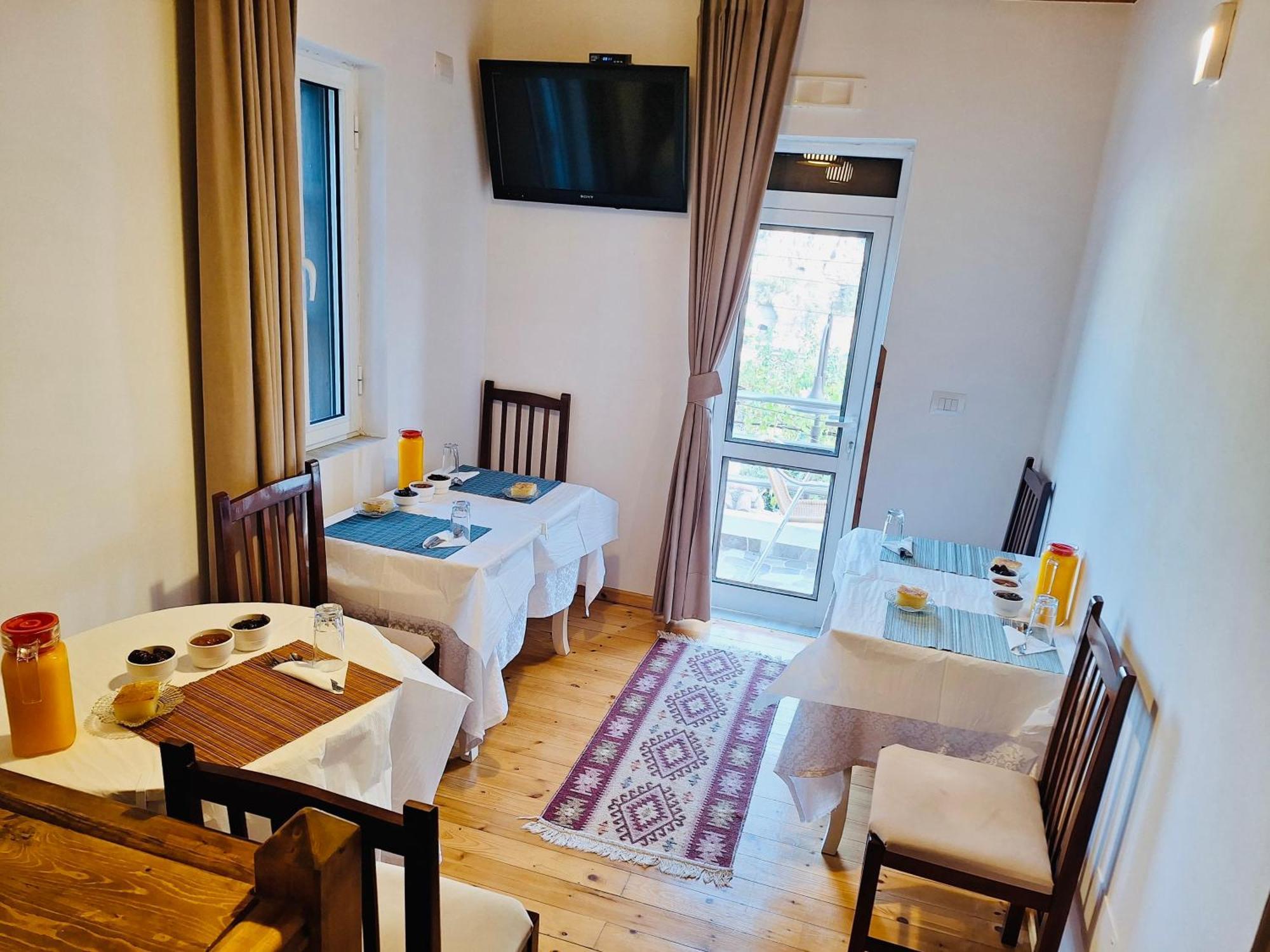 Guesthouse Riverside Берат Екстер'єр фото