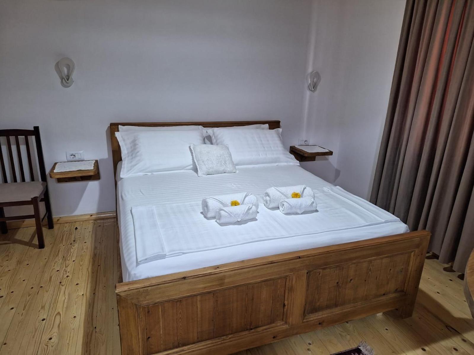 Guesthouse Riverside Берат Екстер'єр фото